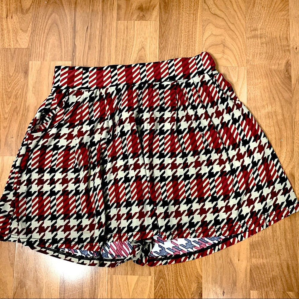Checkered red white and blue shorts pockets